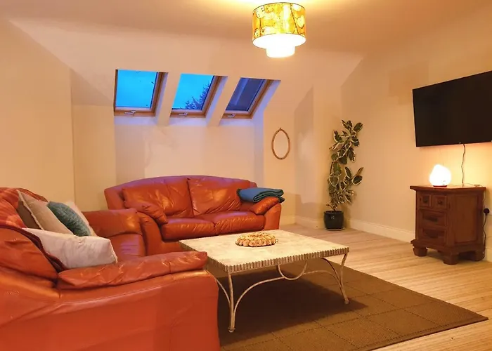 Ethan House Holiday Suites