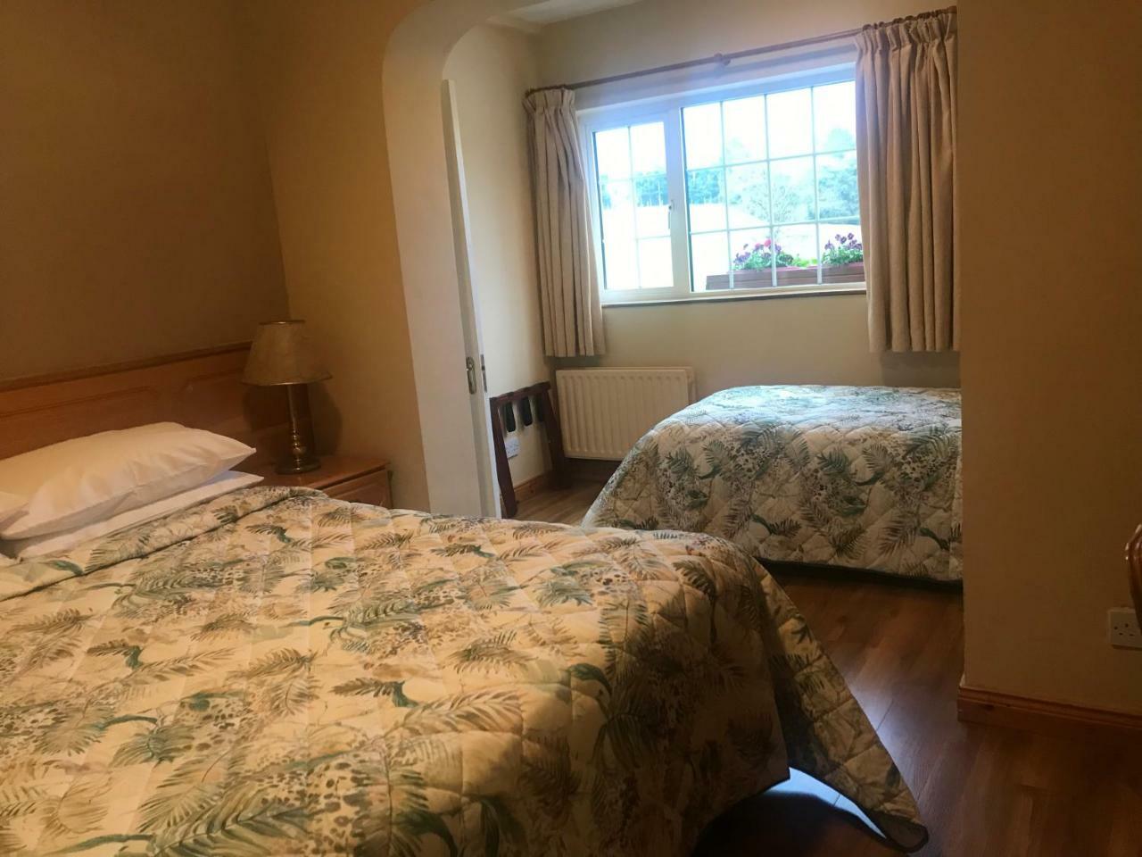 Muckross Riding Stables Farm stay *
