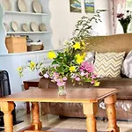 Fionas Thatched Cottage Eile
