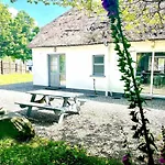 Fionas Thatched Cottage Eile