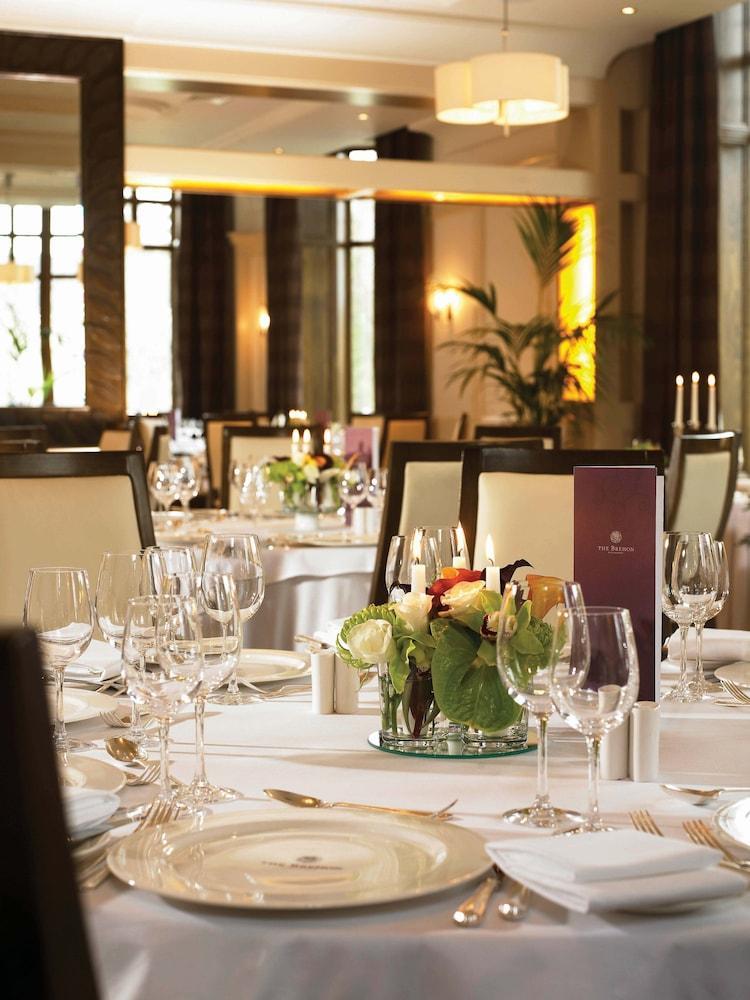 Hotel The Brehon &
