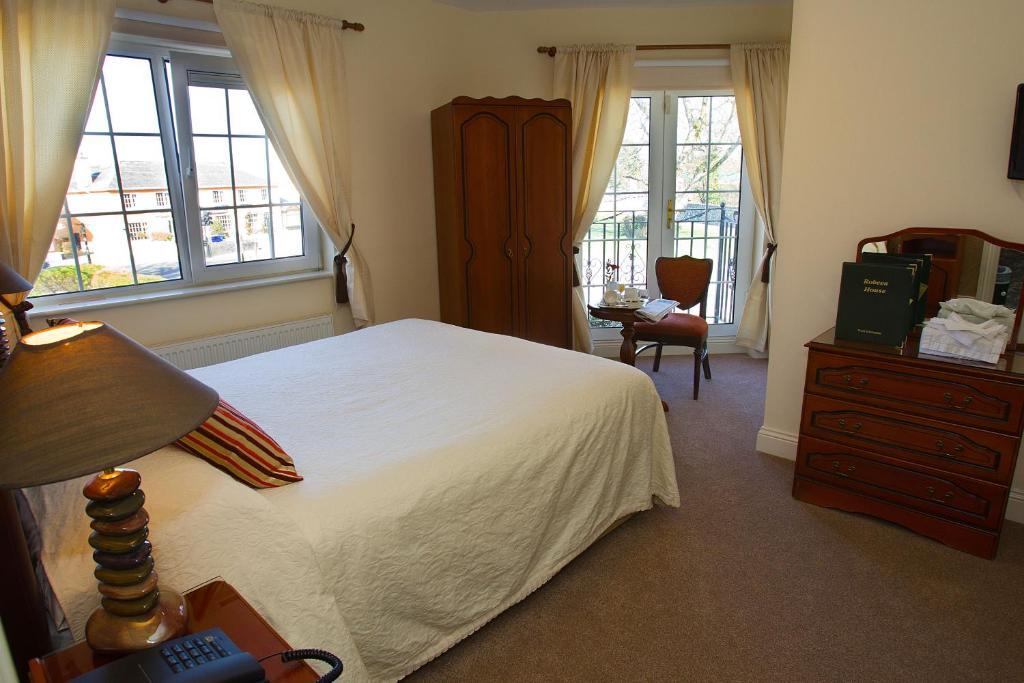 Robeen House 3*