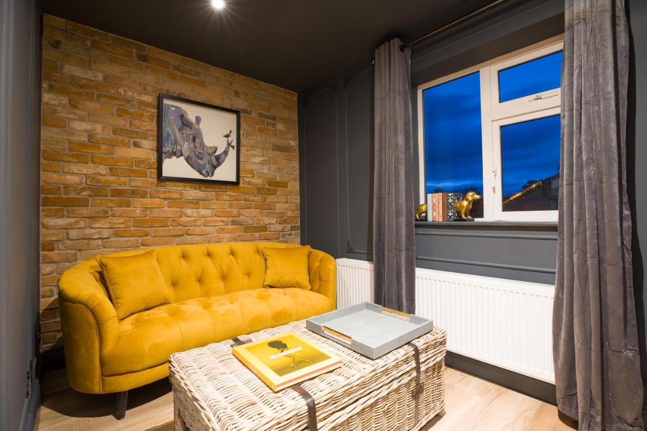 The At Castle Apartment *