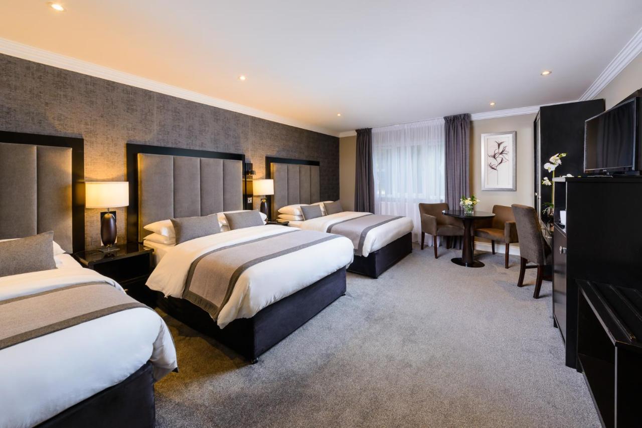 Oaks Hotel 4*