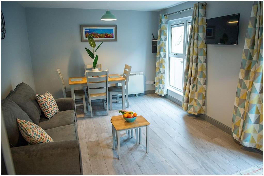 Apartment Chapel Place, Town Centre *