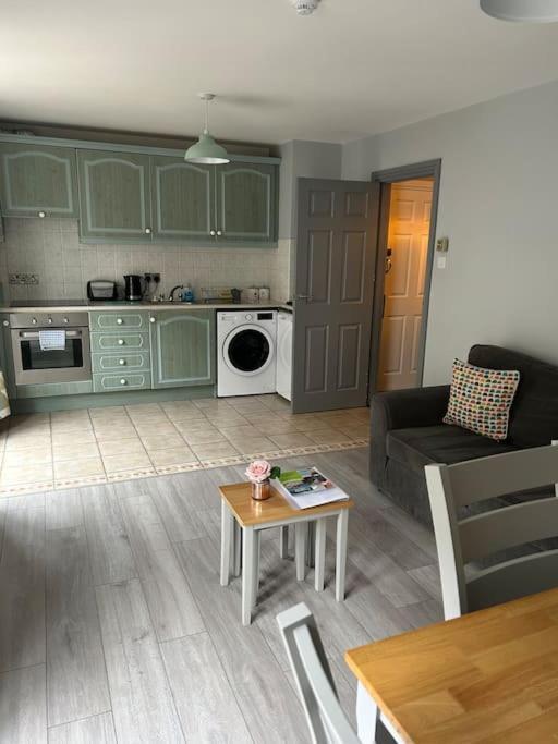 Apartment Chapel Place, Town Centre *