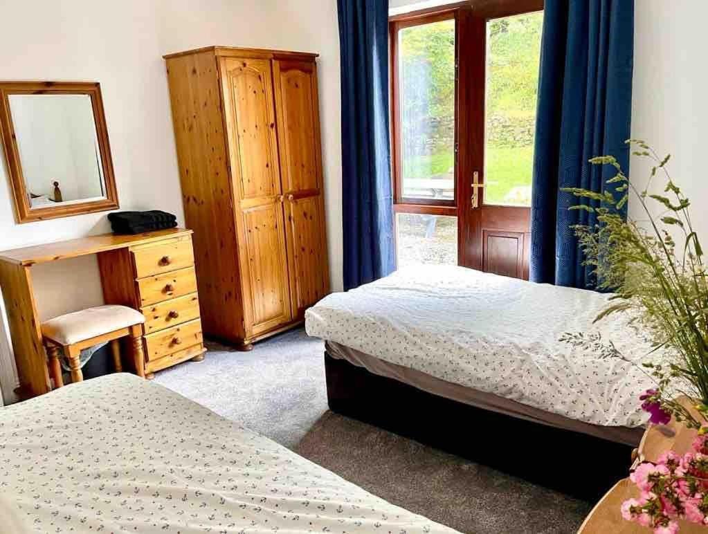 Fionas Thatched Eile Holiday home