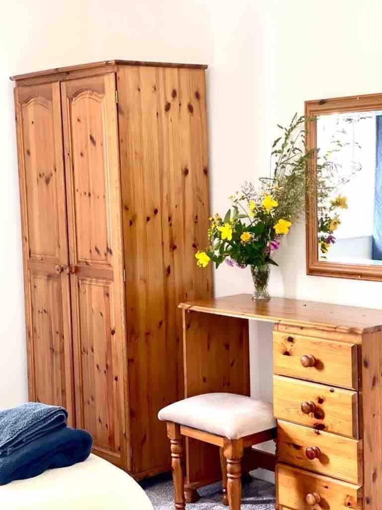 Fionas Thatched Eile Holiday home *