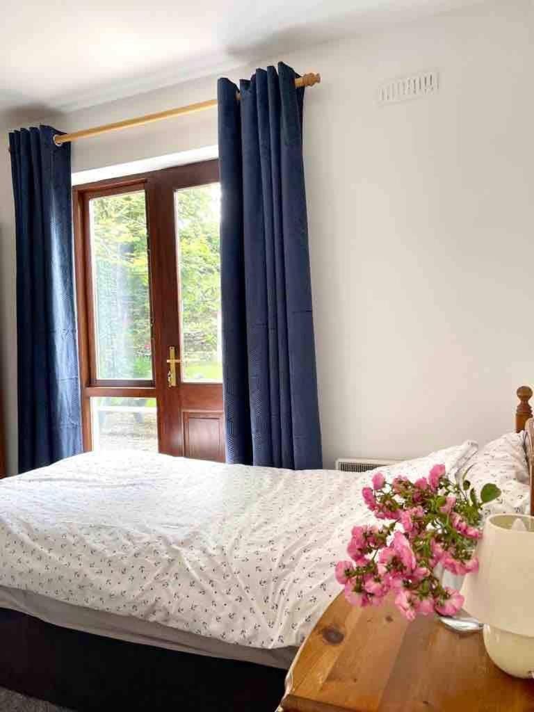 Fionas Thatched Eile Holiday home *