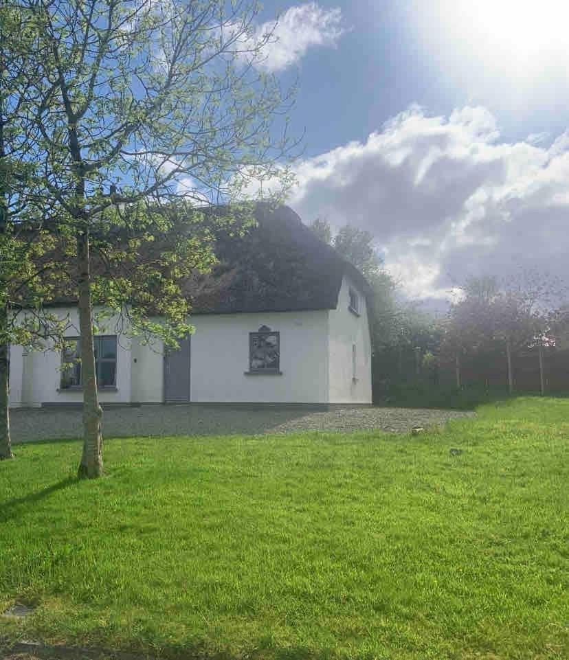 Fionas Thatched Eile Holiday home *