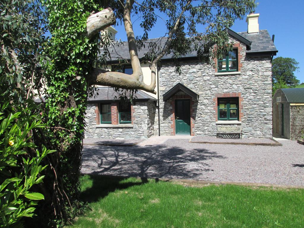 Lakeview Courtyard *