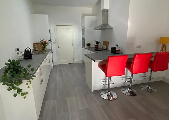 Apt 4 - Silver Spruce
